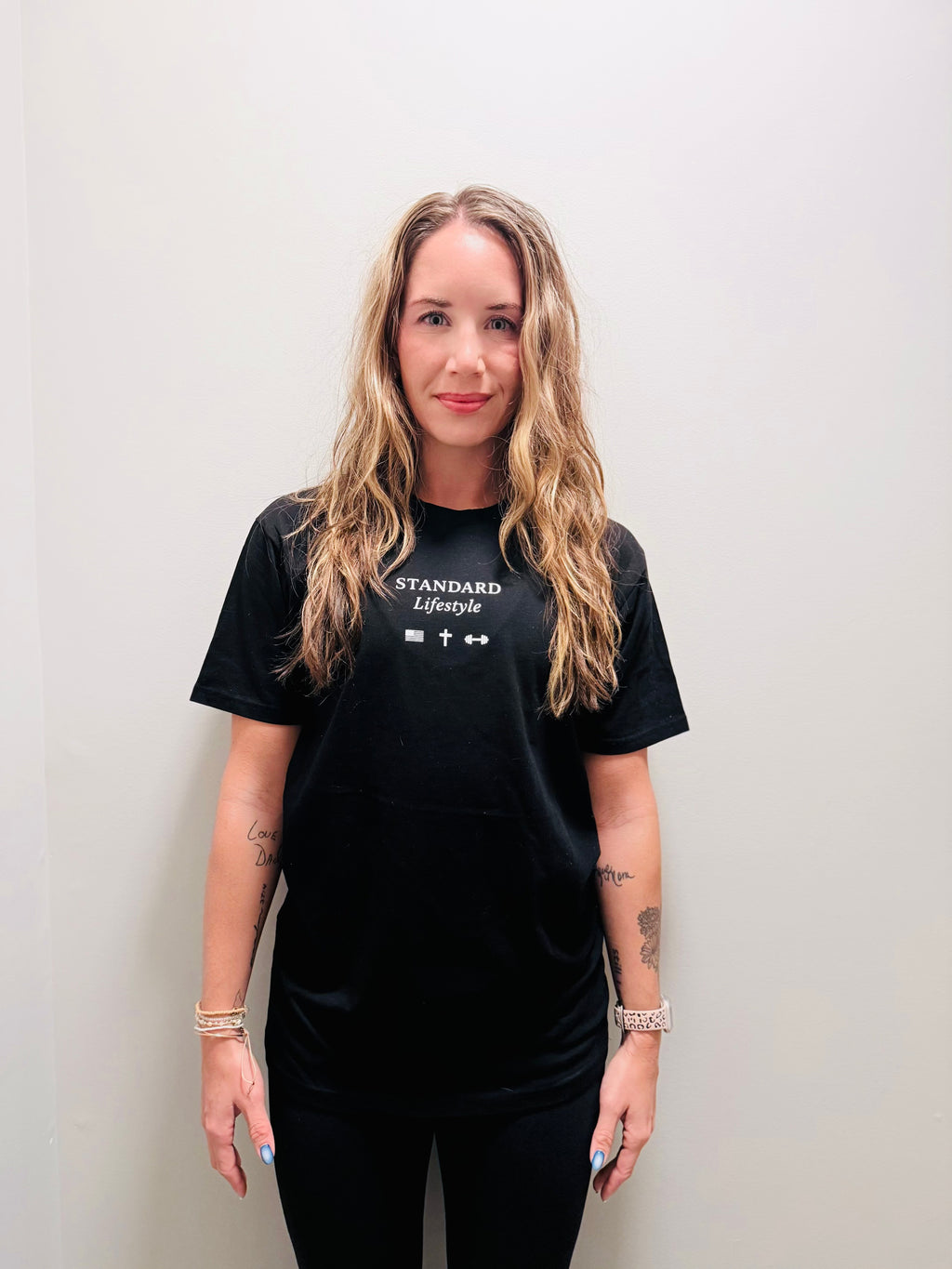 SET THE STANDARD Tee-Black