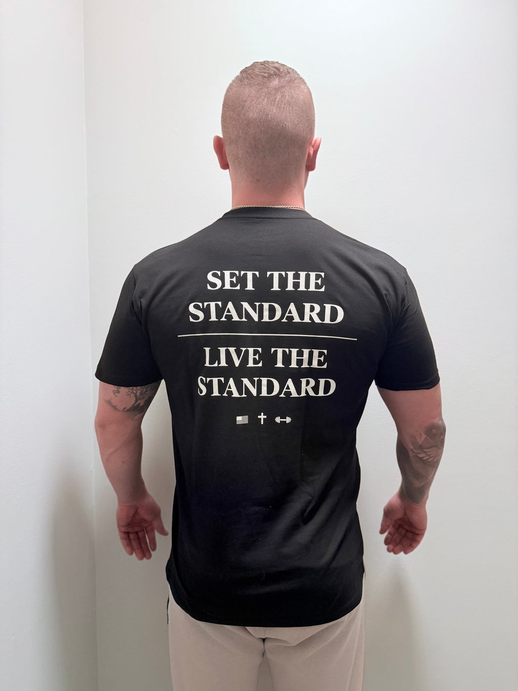 SET THE STANDARD Tee-Black